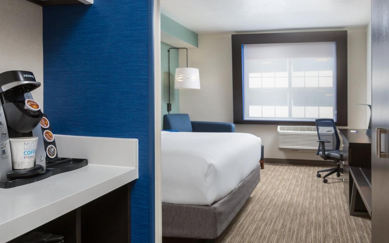 King Room at Holiday Inn Express Hotel & Suites Eugene Downtown-University by IHG
