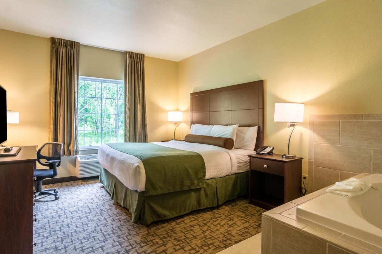King Suite with Spa Bath at Cobblestone Hotel & Suites - Harborcreek
