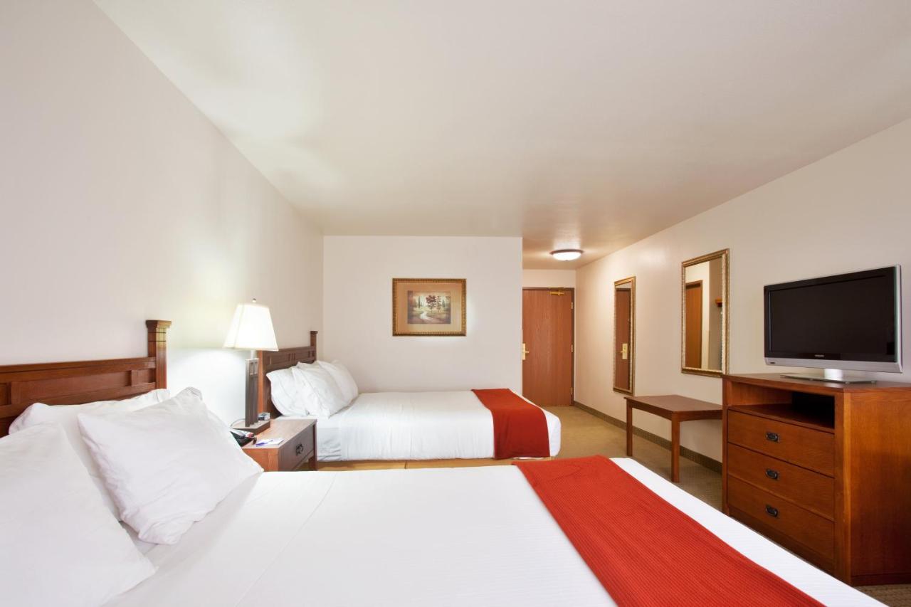 Queen Room with Two Queen Beds at Holiday Inn Express & Suites Mattoon by IHG