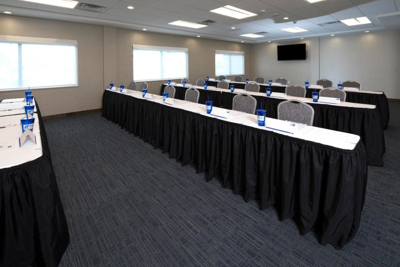 | Holiday Inn Express & Suites Gaylord, an IHG Hotel