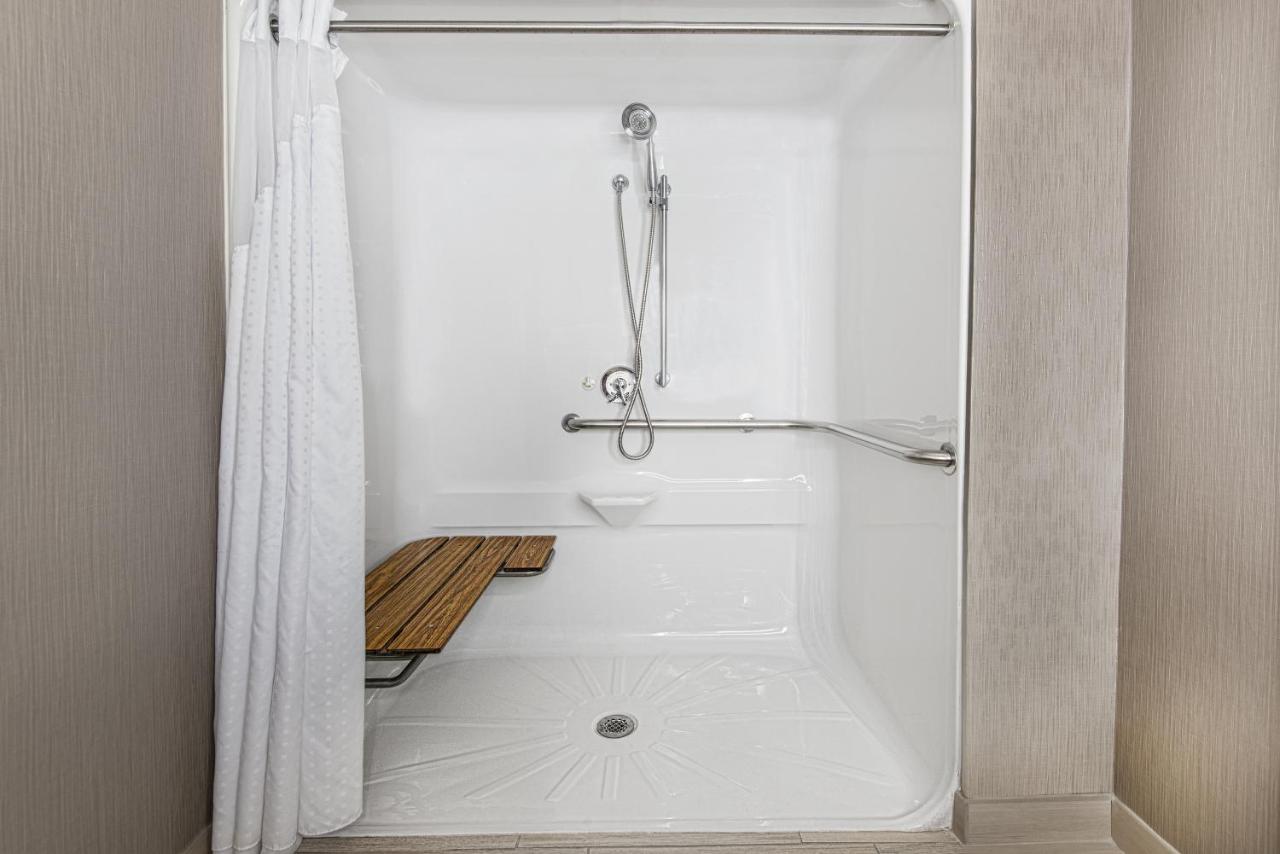| Holiday Inn Express Hotel & Suites Fort Worth Southwest I-20, an IHG Hotel