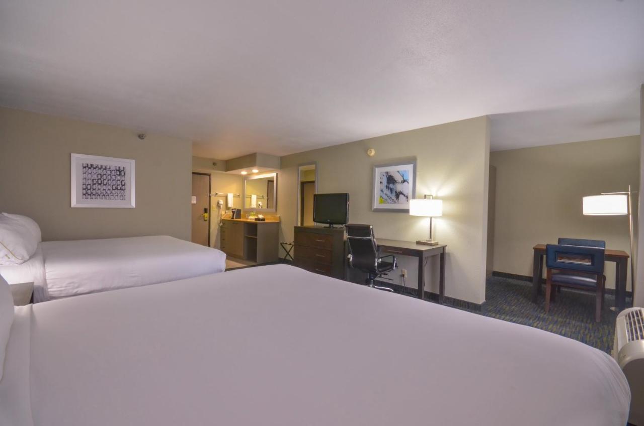  | Holiday Inn Express Fayetteville- Univ of AR Area