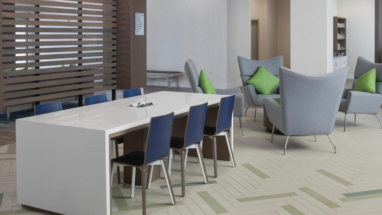  | Holiday Inn Express & Suites Orlando at SeaWorld, an IHG Hotel