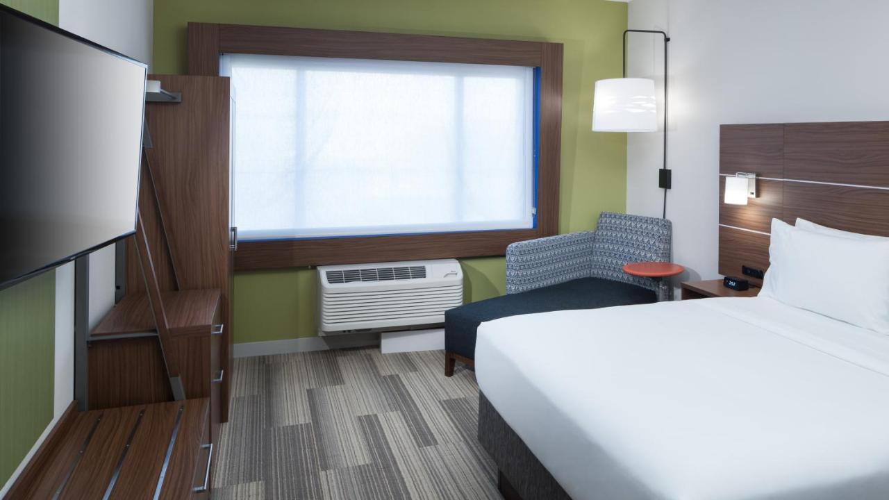  | Holiday Inn Express & Suites Orlando at SeaWorld, an IHG Hotel