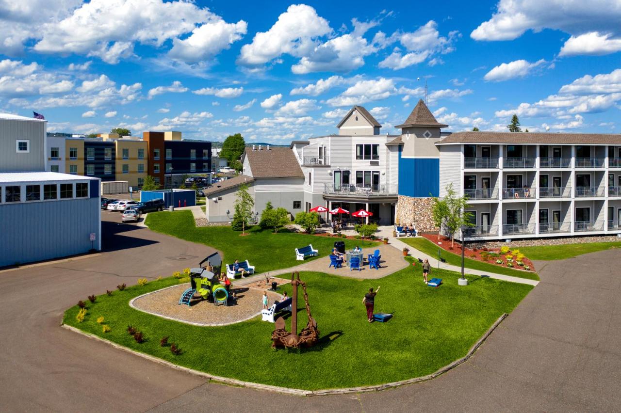 | Park Point Marina Inn