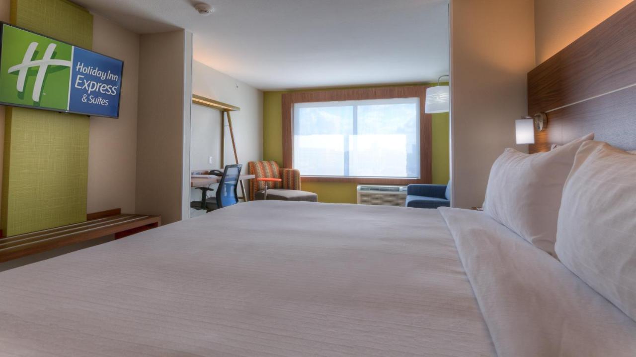 King Suite with Sofa Bed - Non-Smoking at Holiday Inn Express & Suites Tulsa Midtown by IHG