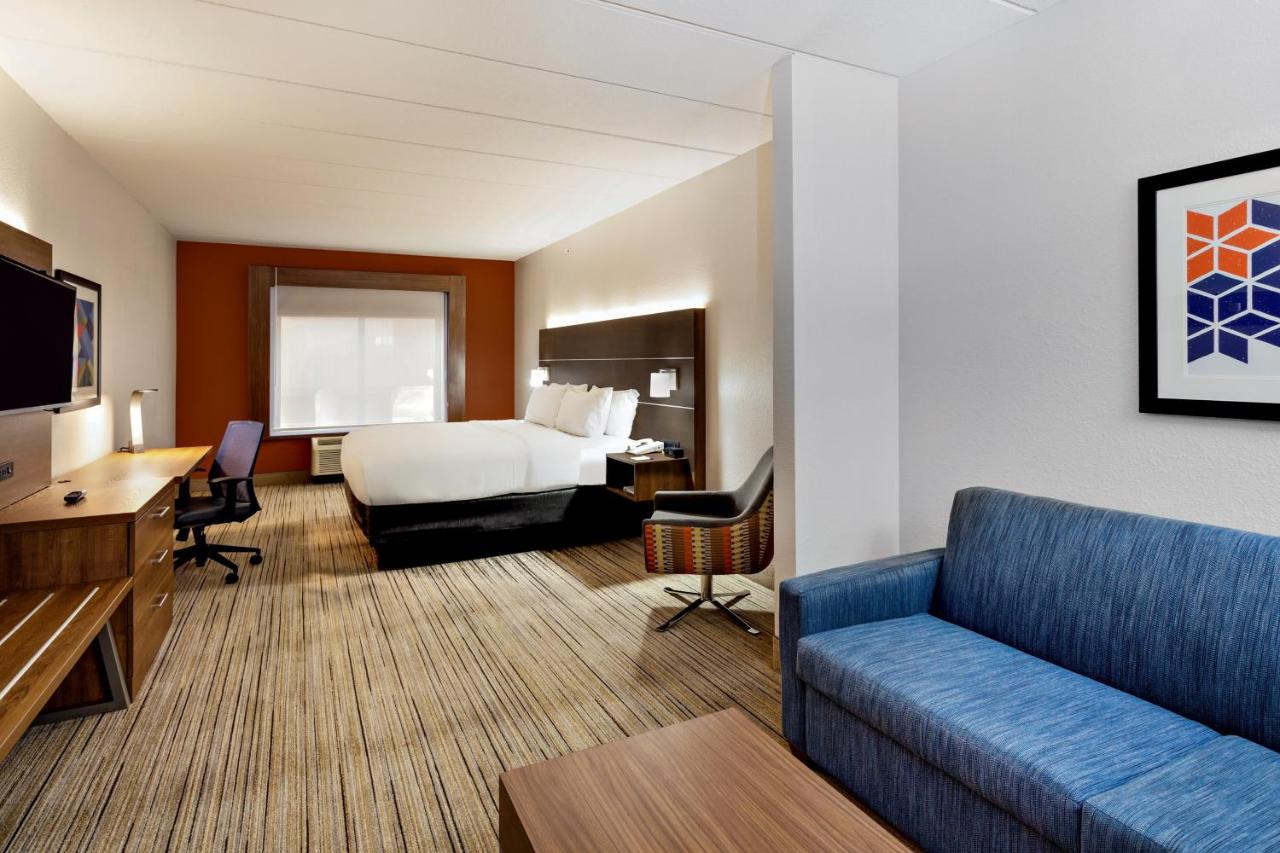 Deluxe Suite - Mobility Accessible - Non-Smoking at Holiday Inn Express Hotel & Suites Inverness by IHG