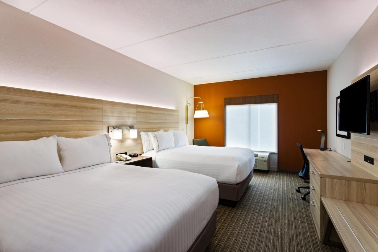 | Holiday Inn Express Hotel & Suites Tavares - Leesburg, an IHG Hotel