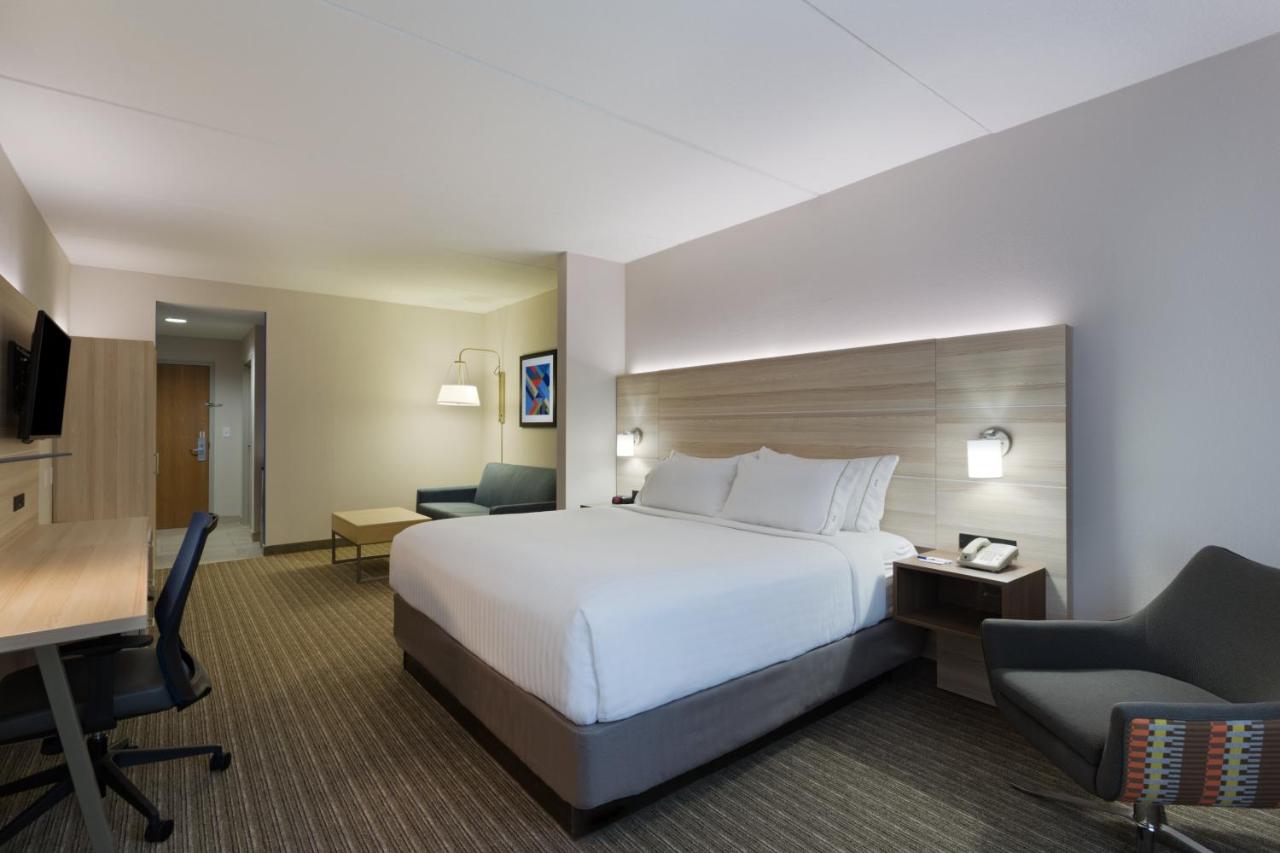 | Holiday Inn Express Hotel & Suites Tavares - Leesburg, an IHG Hotel