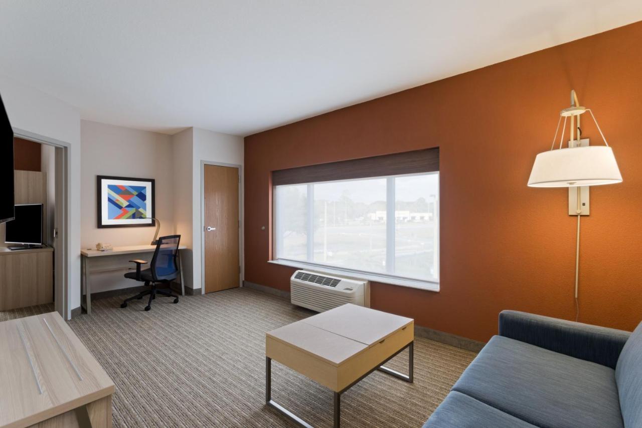 | Holiday Inn Express Hotel & Suites Tavares - Leesburg, an IHG Hotel