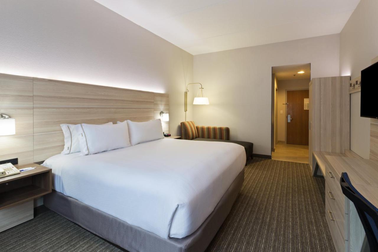 | Holiday Inn Express Hotel & Suites Tavares - Leesburg, an IHG Hotel