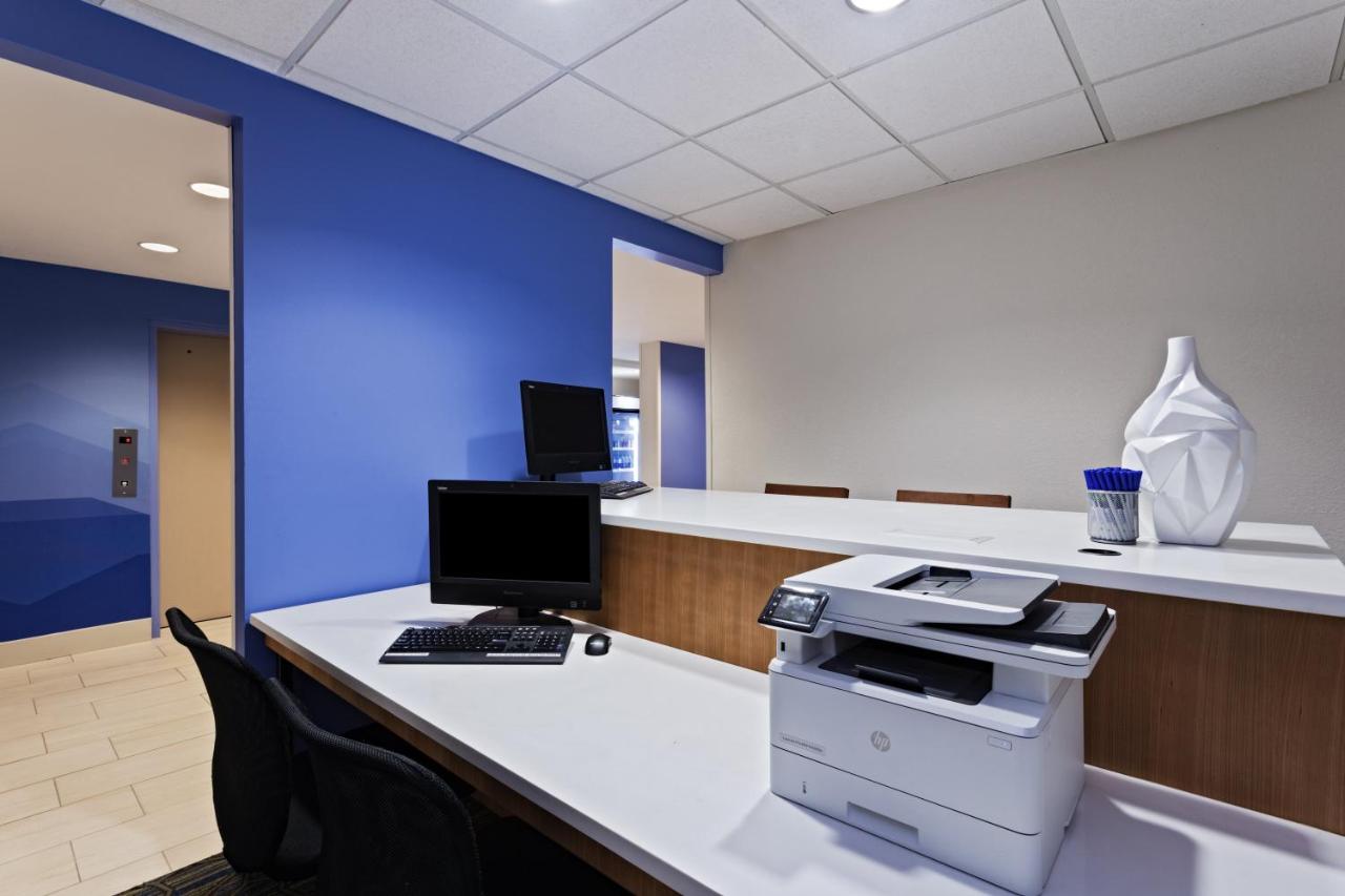 | Holiday Inn Express Hotel & Suites Tavares - Leesburg, an IHG Hotel