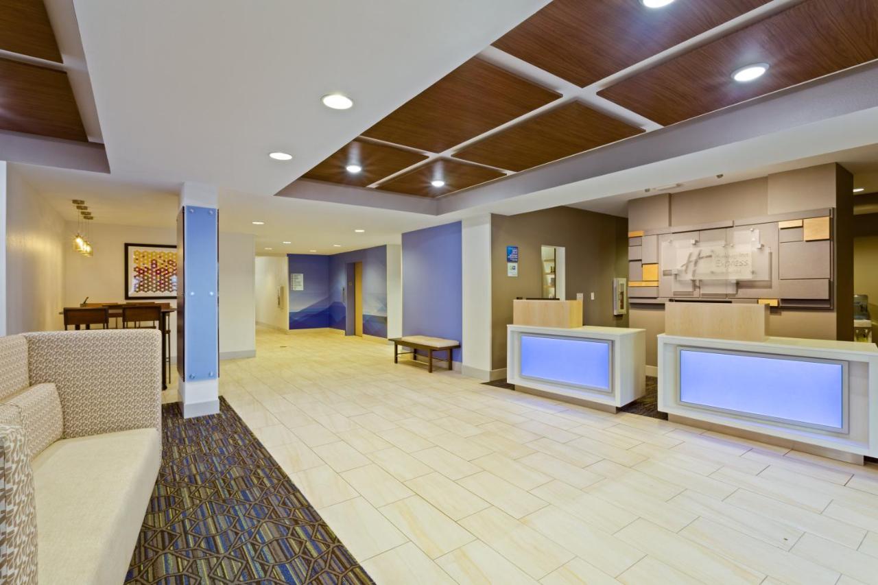 | Holiday Inn Express Hotel & Suites Tavares - Leesburg, an IHG Hotel