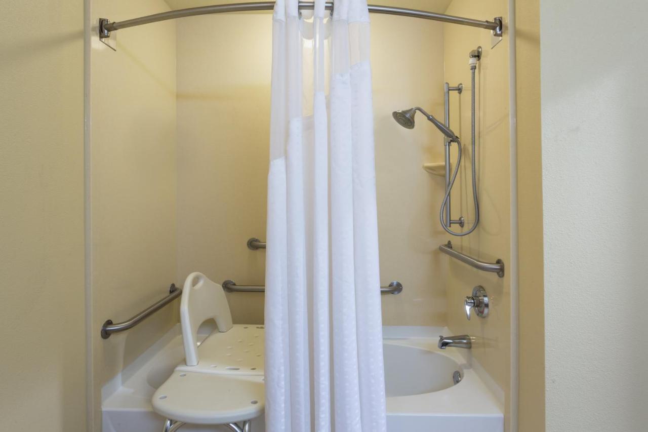 | Holiday Inn Express Hotel & Suites Tavares - Leesburg, an IHG Hotel
