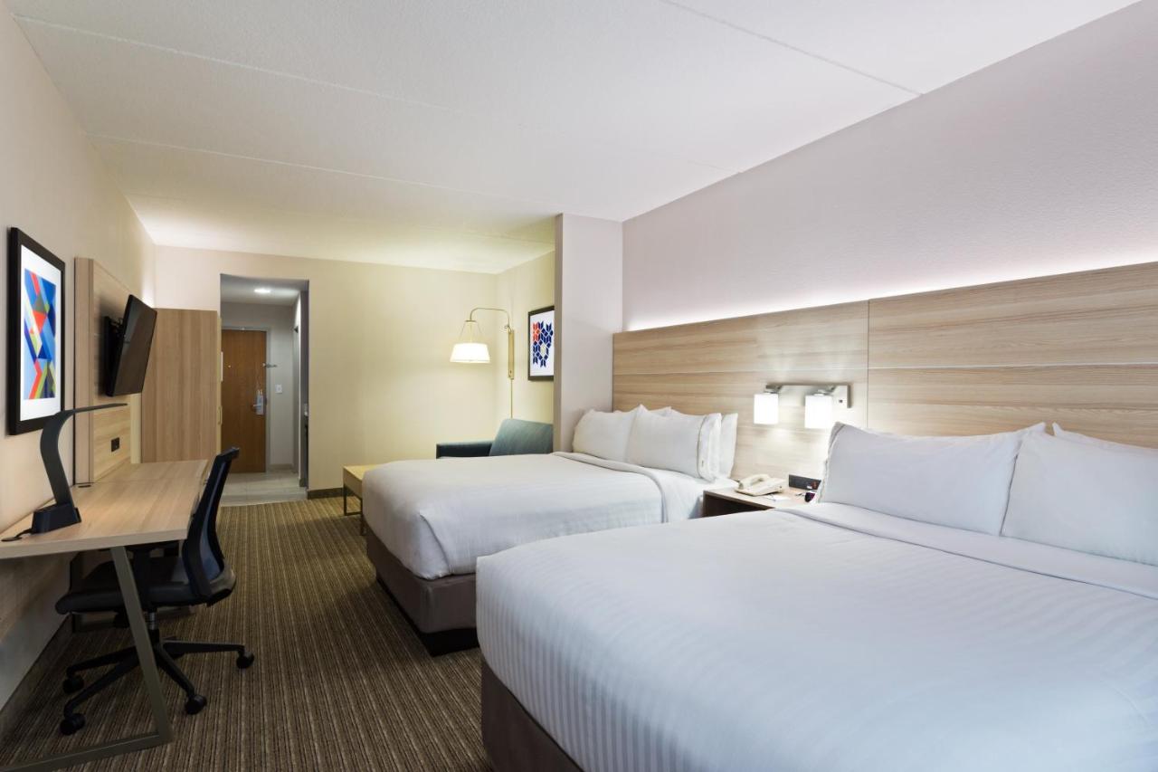 Queen Suite with Two Queen Beds at Holiday Inn Express Hotel & Suites Tavares - Leesburg by IHG