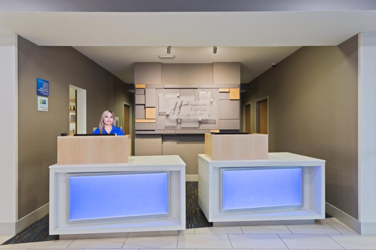 | Holiday Inn Express Hotel & Suites Tavares - Leesburg, an IHG Hotel
