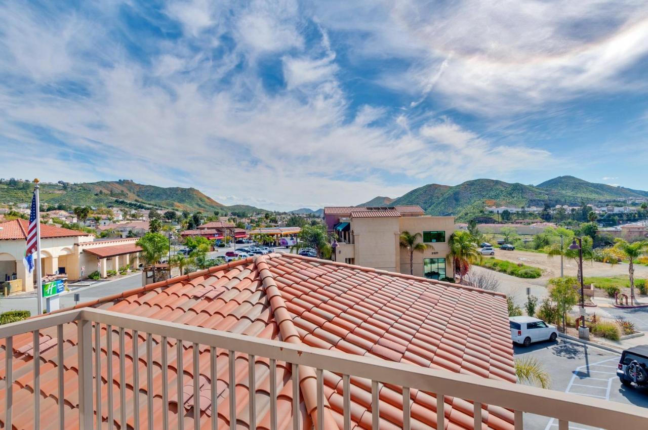 Queen Suite - Disability Access Tub/Non-Smoking at Holiday Inn Express & Suites, Lake Elsinore by IHG