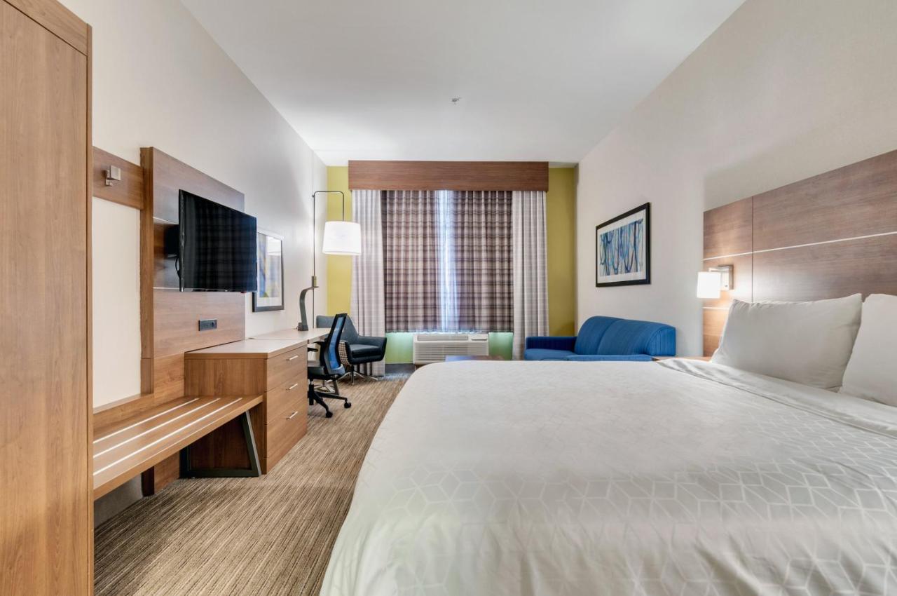  | Holiday Inn Express & Suites, Lake Elsinore