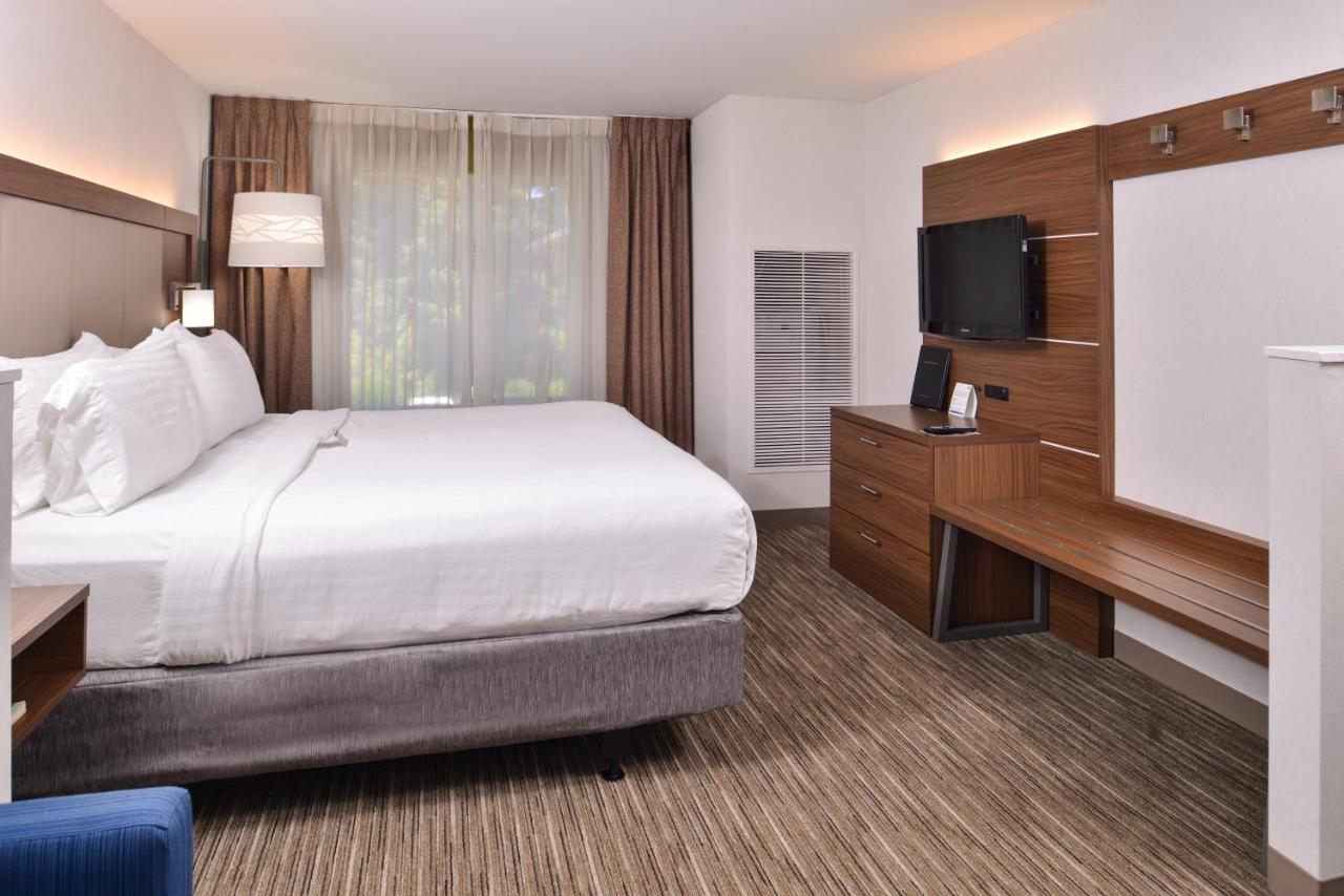 | Holiday Inn Express Hotel & Suites Lacey, an IHG Hotel