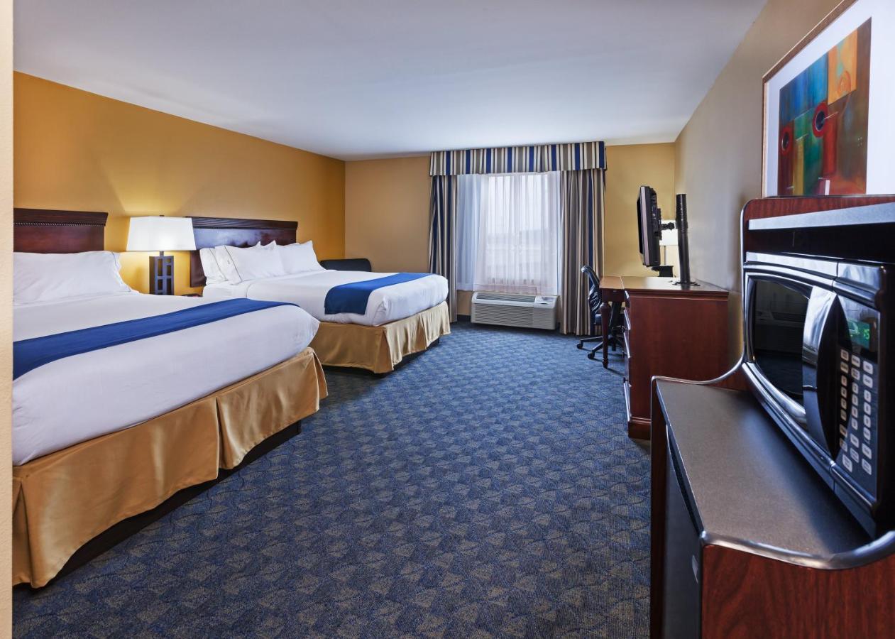 Queen Room with Two Queen Beds - Mobility Access Tub/Non-Smoking at Holiday Inn Express & Suites Corpus Christi NW - Calallen by IHG