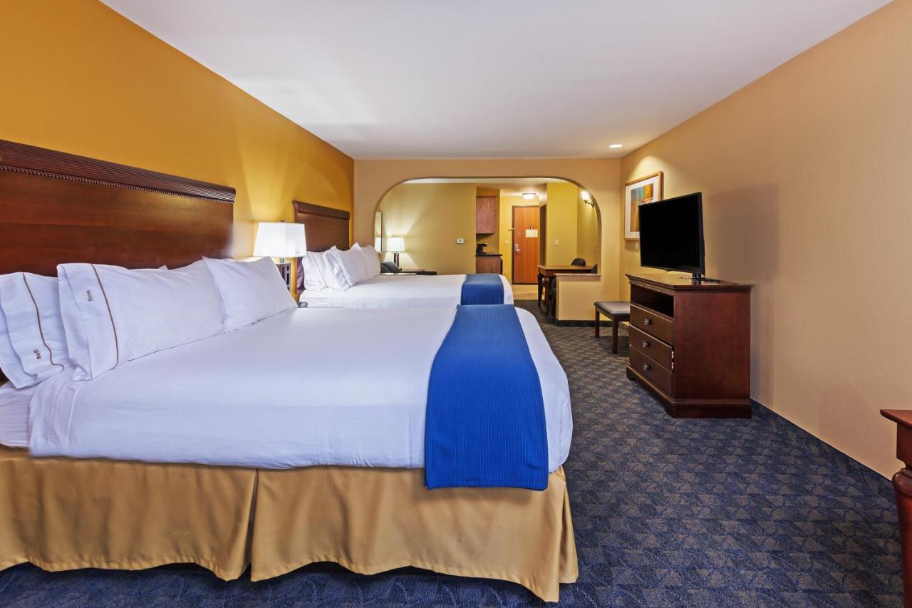 Suite - Mobility Access Roll in Shower/Non-Smoking at Holiday Inn Express & Suites Corpus Christi NW - Calallen by IHG