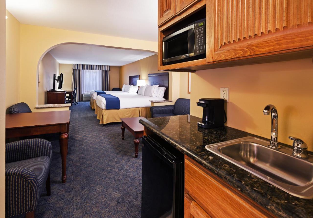 Queen Suite at Holiday Inn Express & Suites Corpus Christi NW - Calallen by IHG
