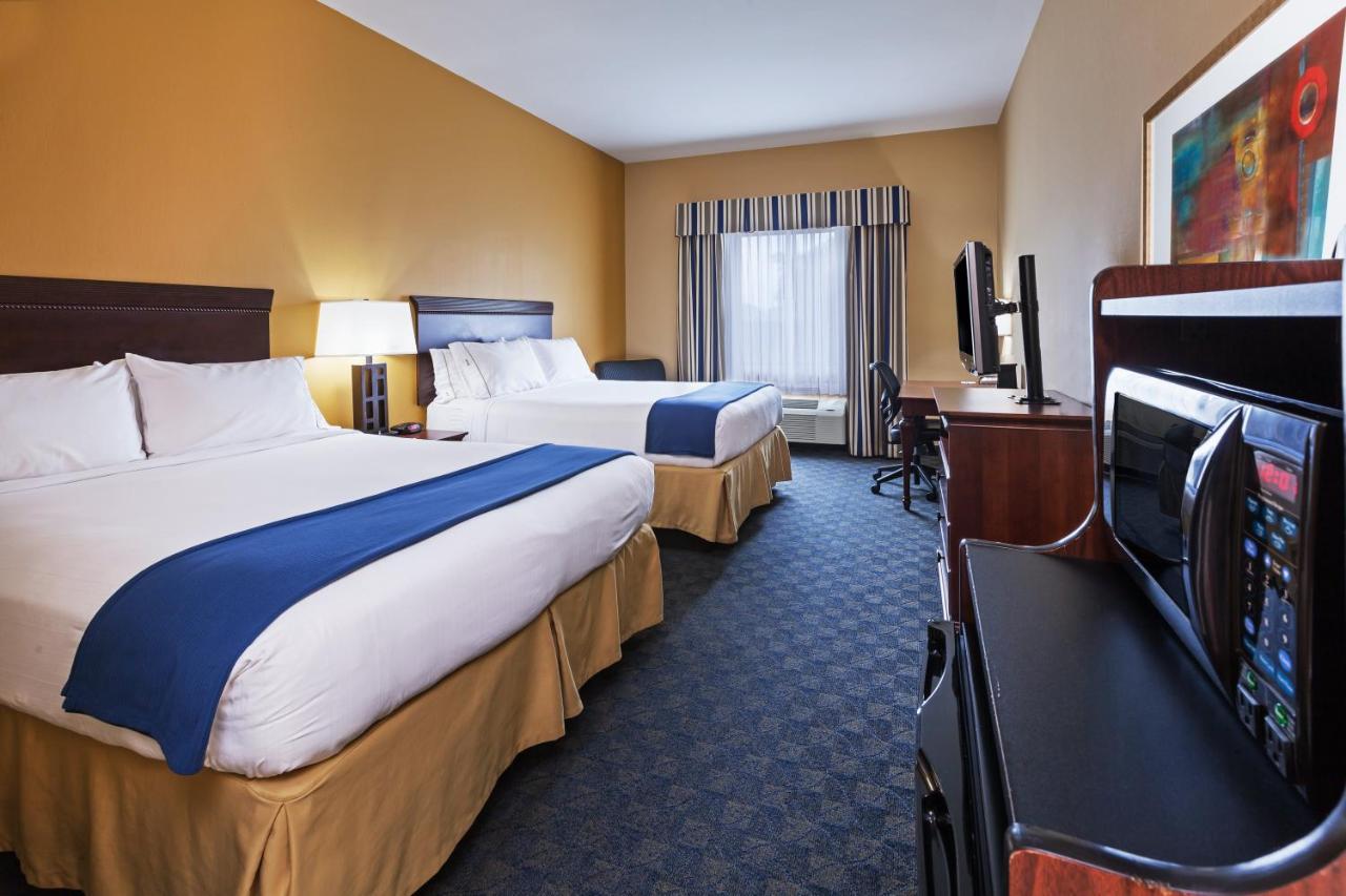 Queen Room with Two Queen Beds - Mobility Access Tub/Non-Smoking at Holiday Inn Express & Suites Corpus Christi NW - Calallen by IHG