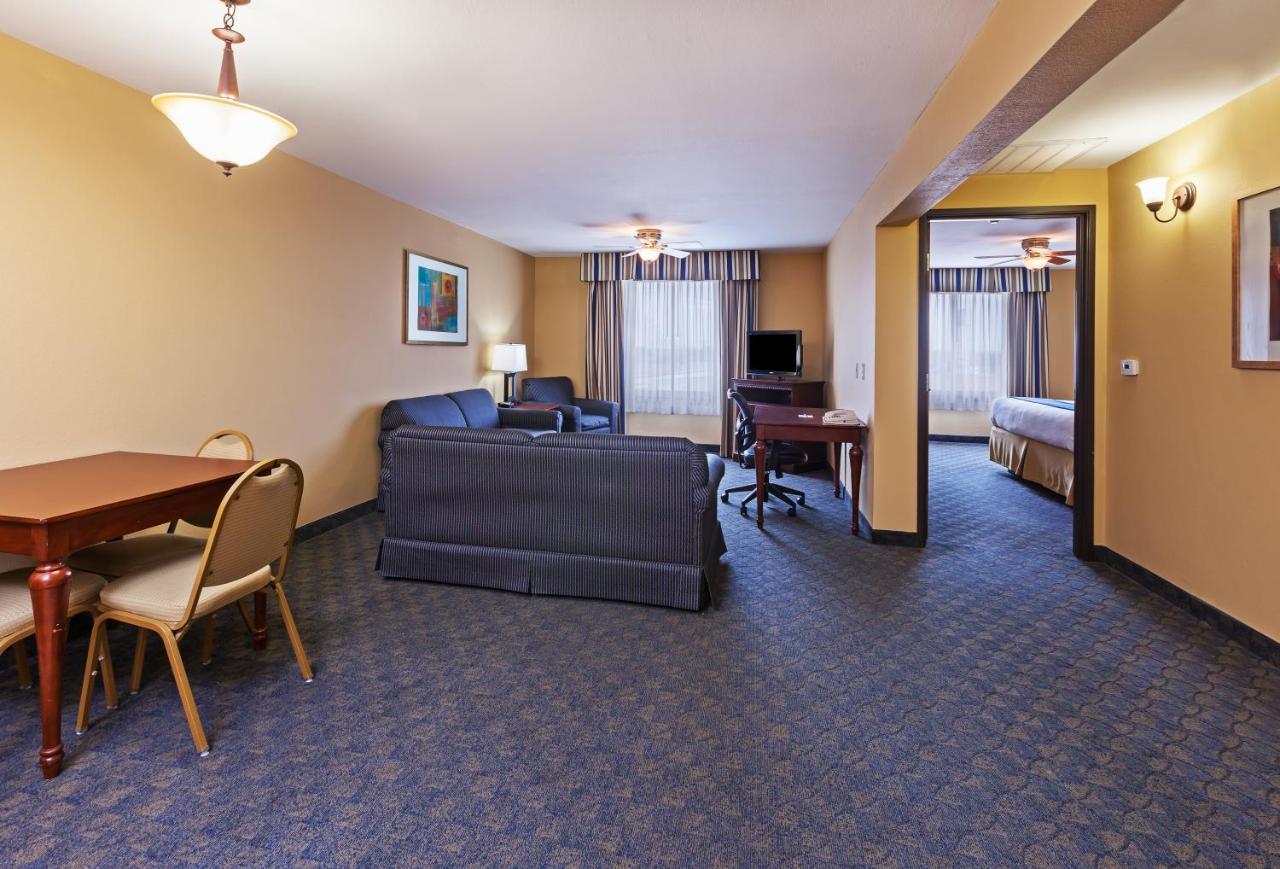 Two-Bedroom Suite at Holiday Inn Express & Suites Corpus Christi NW - Calallen by IHG