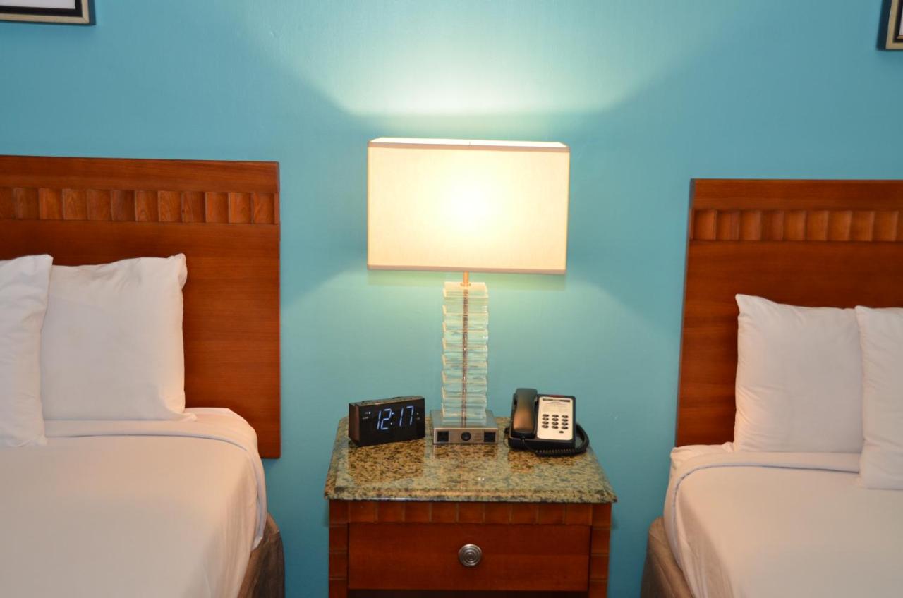 Queen Room with Two Queen Beds - Mobility Access/Non-Smoking at Howard Johnson by Wyndham Yuma