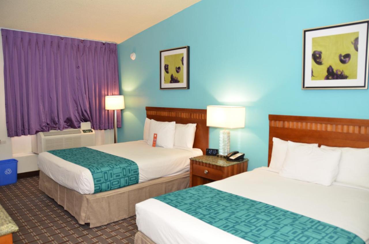 Queen Room with Two Queen Beds - Mobility Access/Non-Smoking at Howard Johnson by Wyndham Yuma