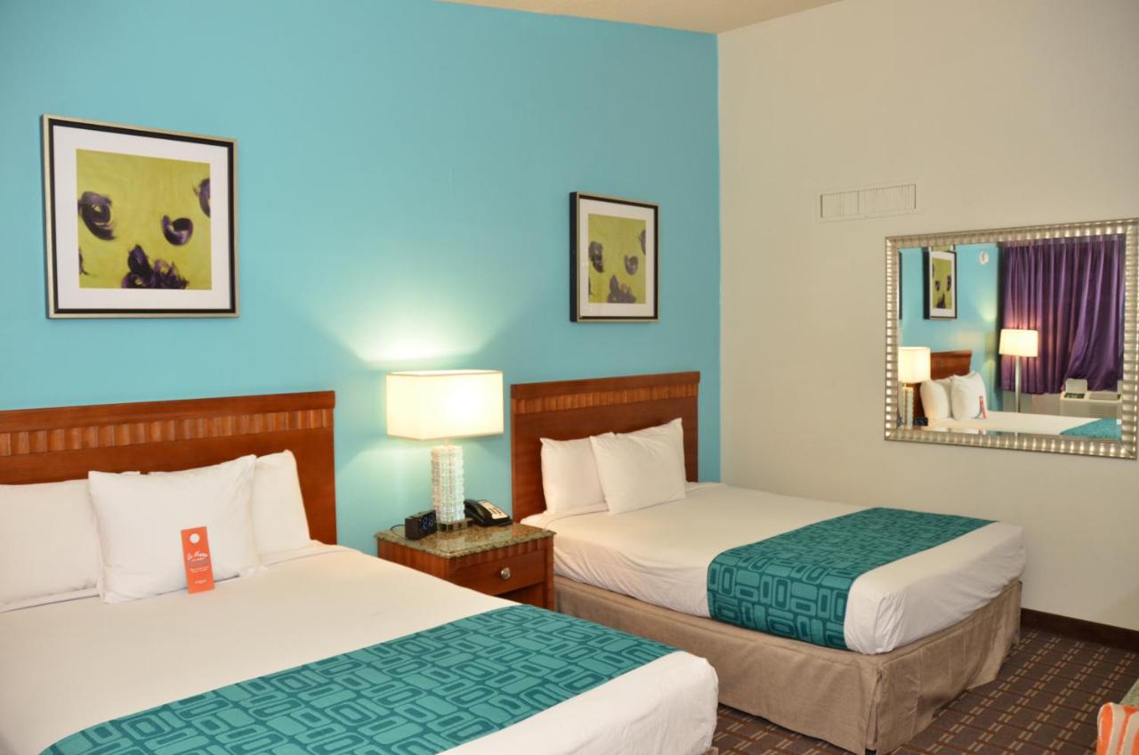 Queen Room with Two Queen Beds - Mobility Access/Non-Smoking at Howard Johnson by Wyndham Yuma
