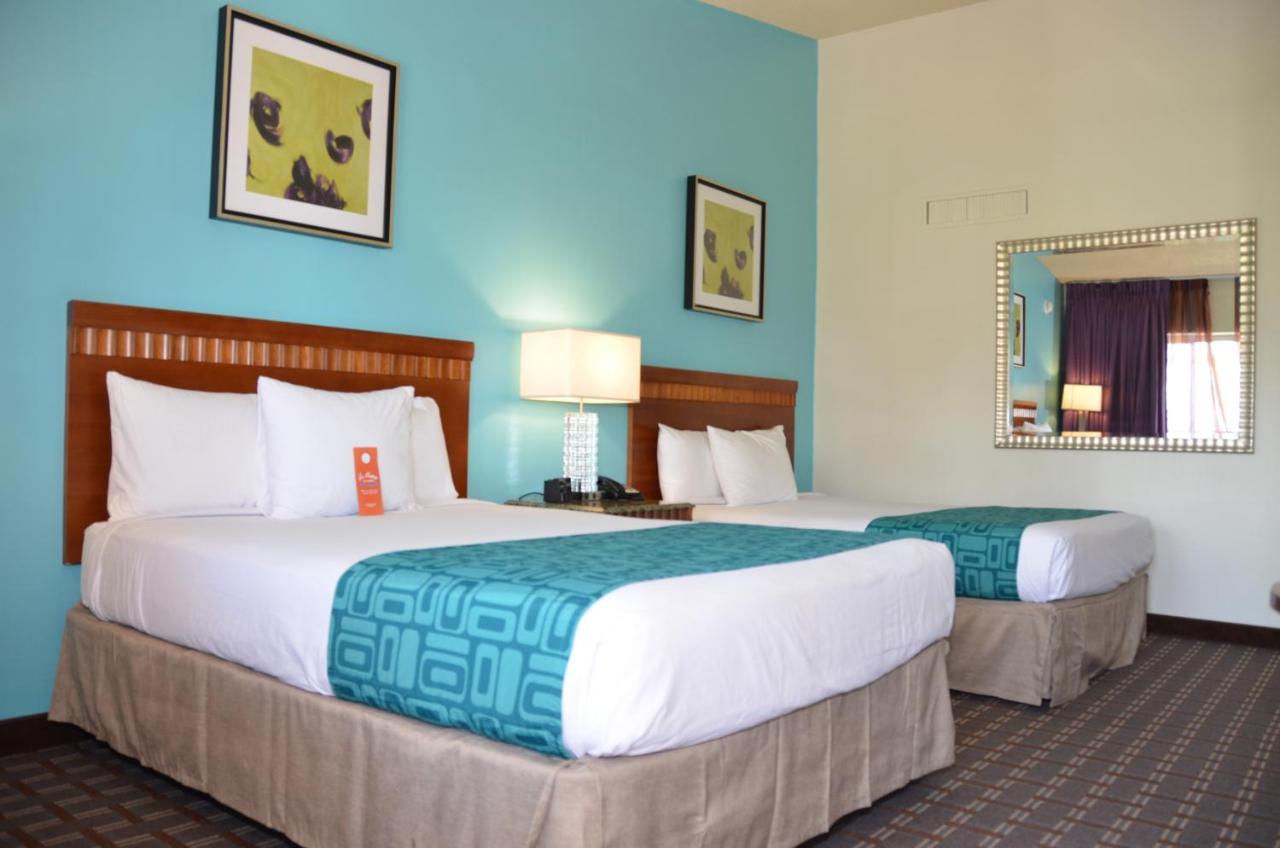 Queen Room with Two Queen Beds - Mobility Access/Non-Smoking at Howard Johnson by Wyndham Yuma