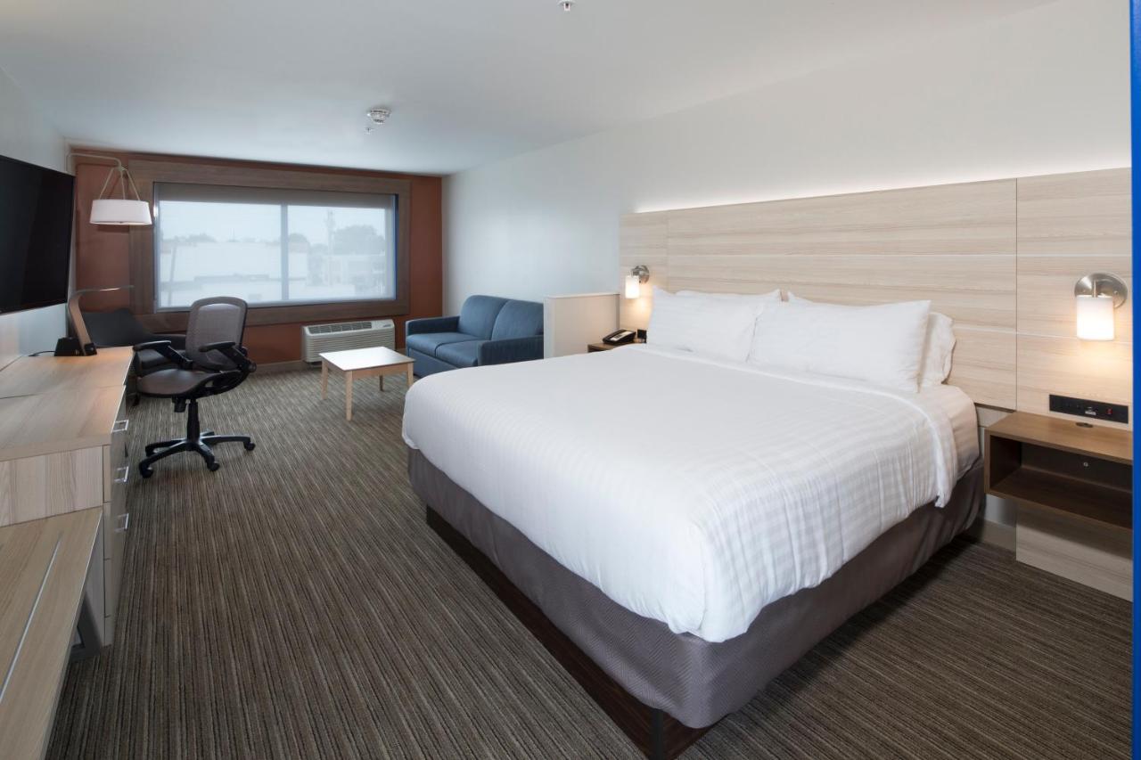 | Holiday Inn Express And Suites Auburn, an IHG Hotel