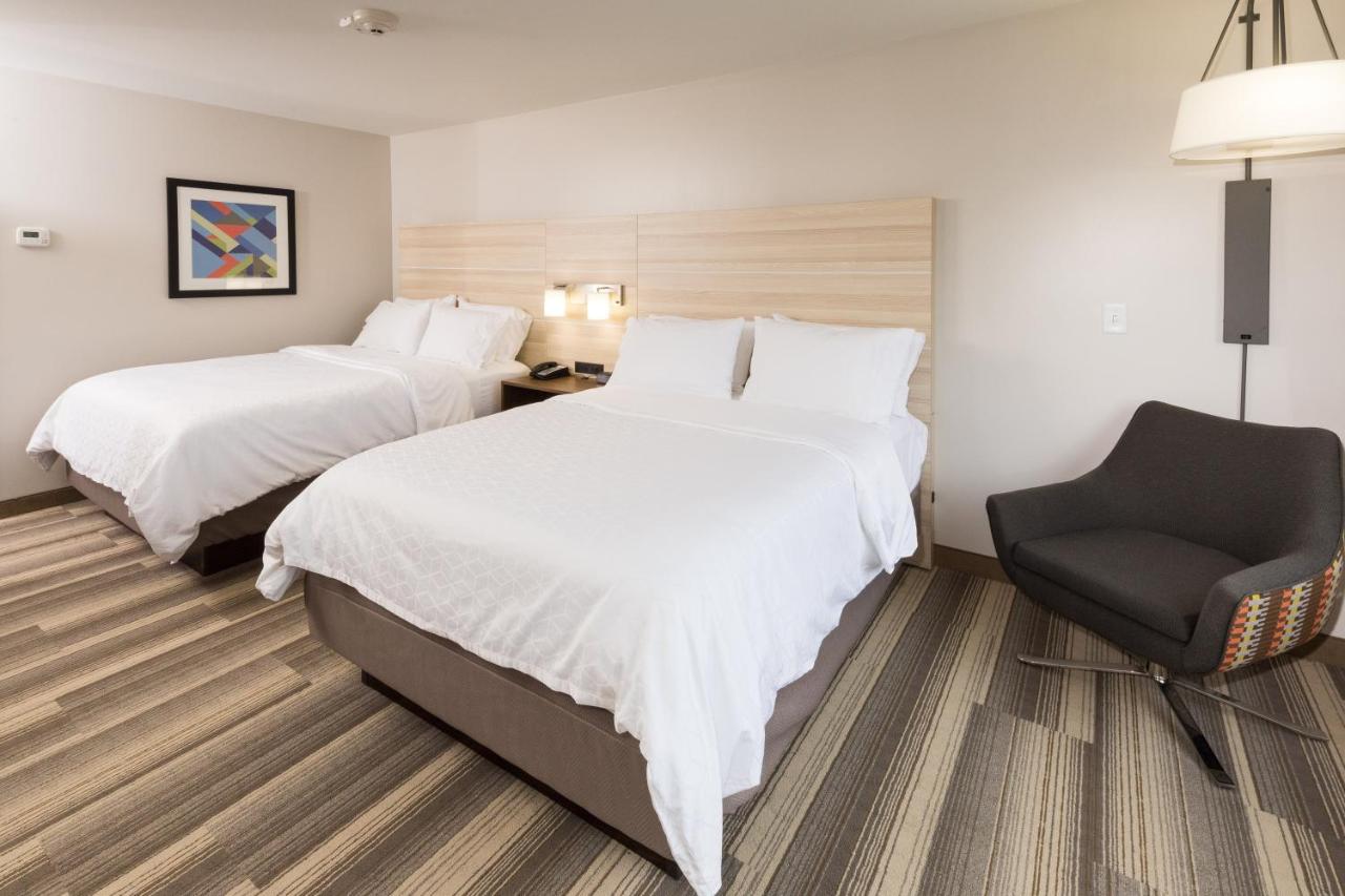 Standard Queen Room with Two Queen Beds at Holiday Inn Express & Suites Auburn by IHG
