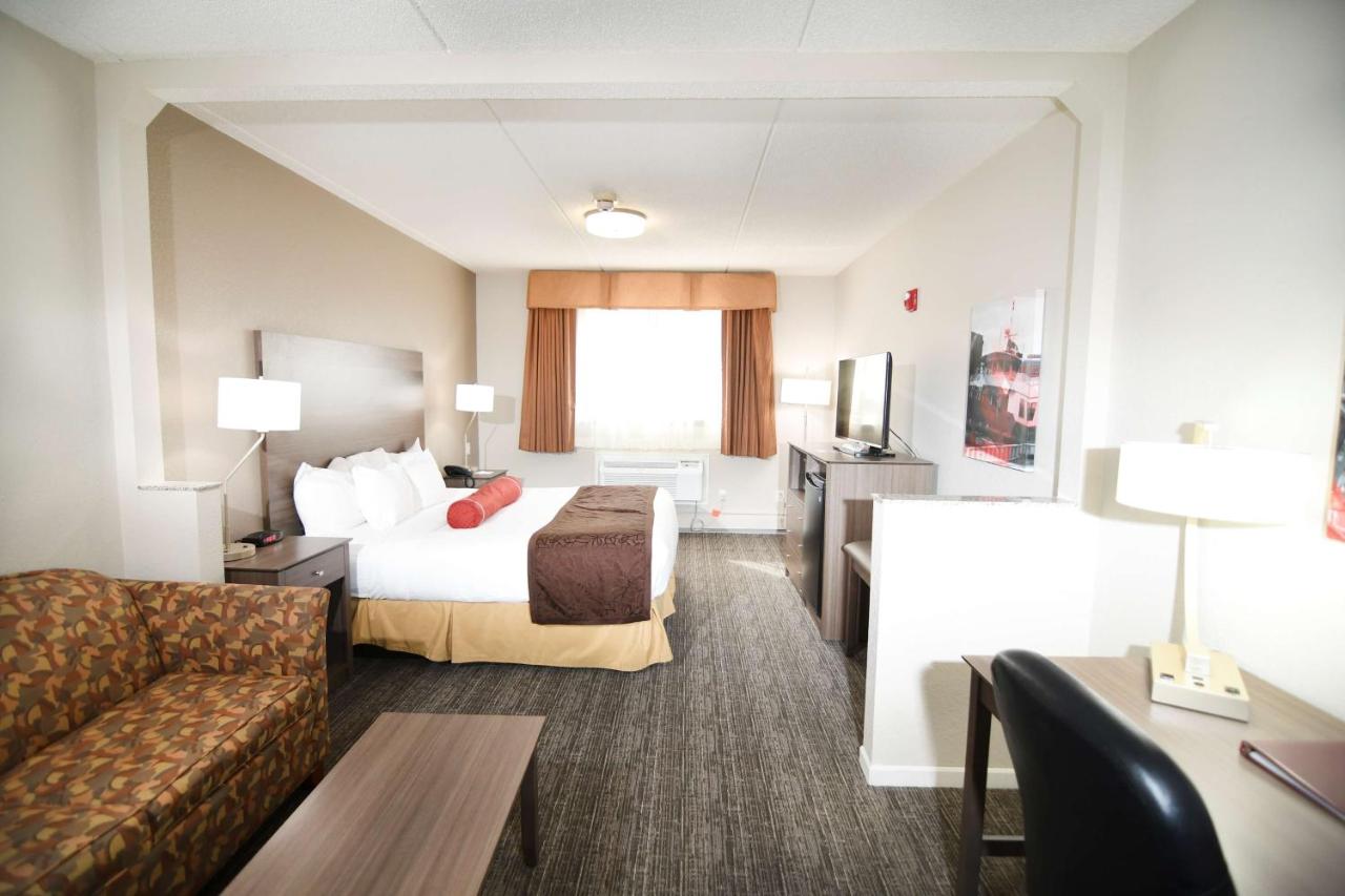 Room #25308912 at Best Western Plus Sandusky Hotel & Suites