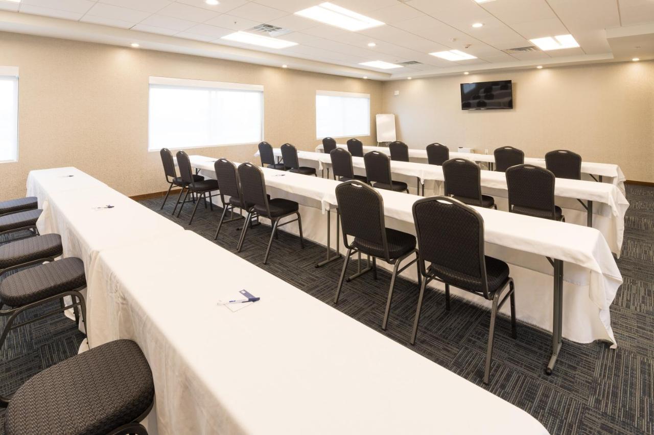 | Holiday Inn Express And Suites Auburn, an IHG Hotel