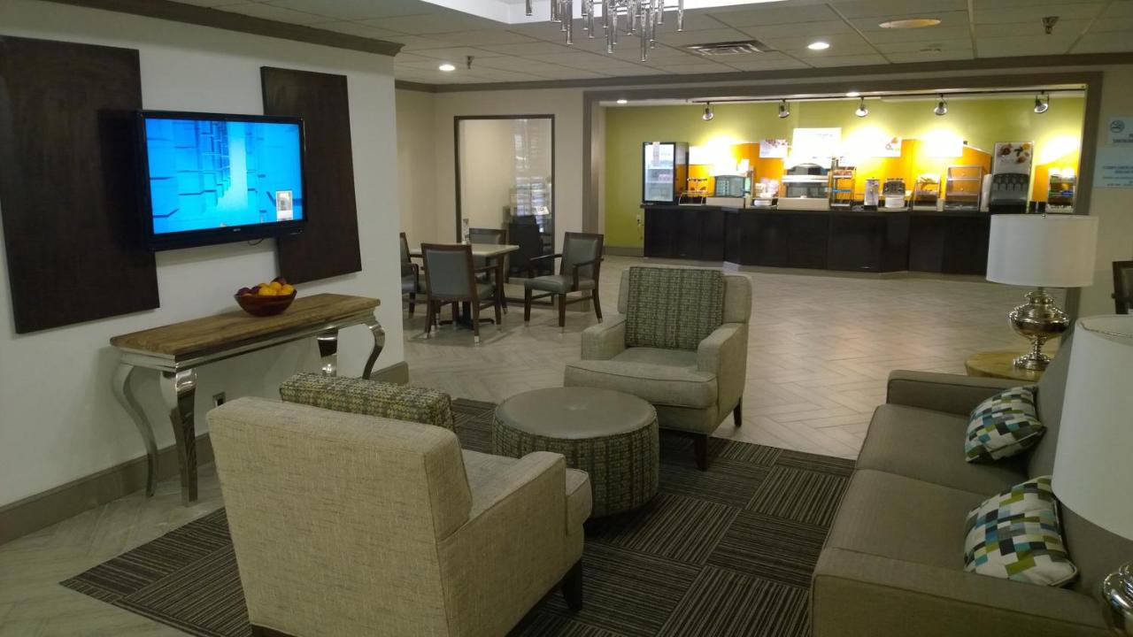  | Holiday Inn Express Fayetteville- Univ of AR Area