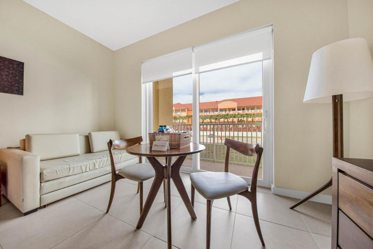 Deluxe King Room at Peninsula Island Resort & Spa - Beach Front Property at South Padre Island