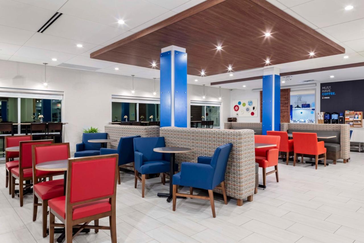  | Holiday Inn Express & Suites Madison