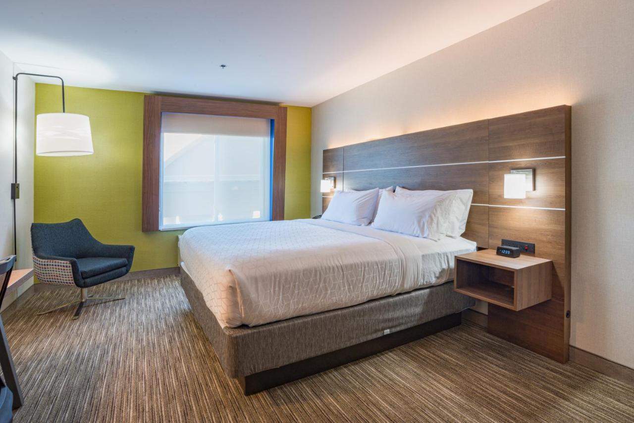 | Holiday Inn Express Hotel & Suites Swansea, an IHG Hotel