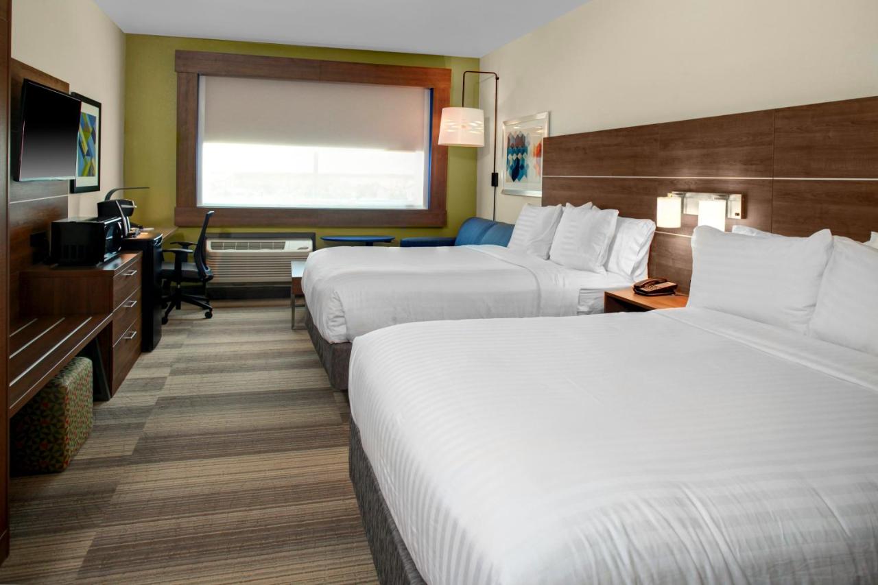 Suite - Mobility Access Roll in Shower/Non-Smoking at Holiday Inn Express & Suites Houston NW - Cypress Grand Pky by IHG