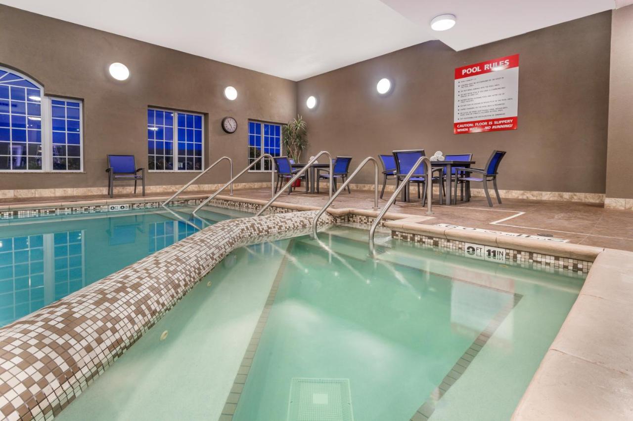 | Holiday Inn Express Hotel & Suites Eau Claire North, an IHG Hotel