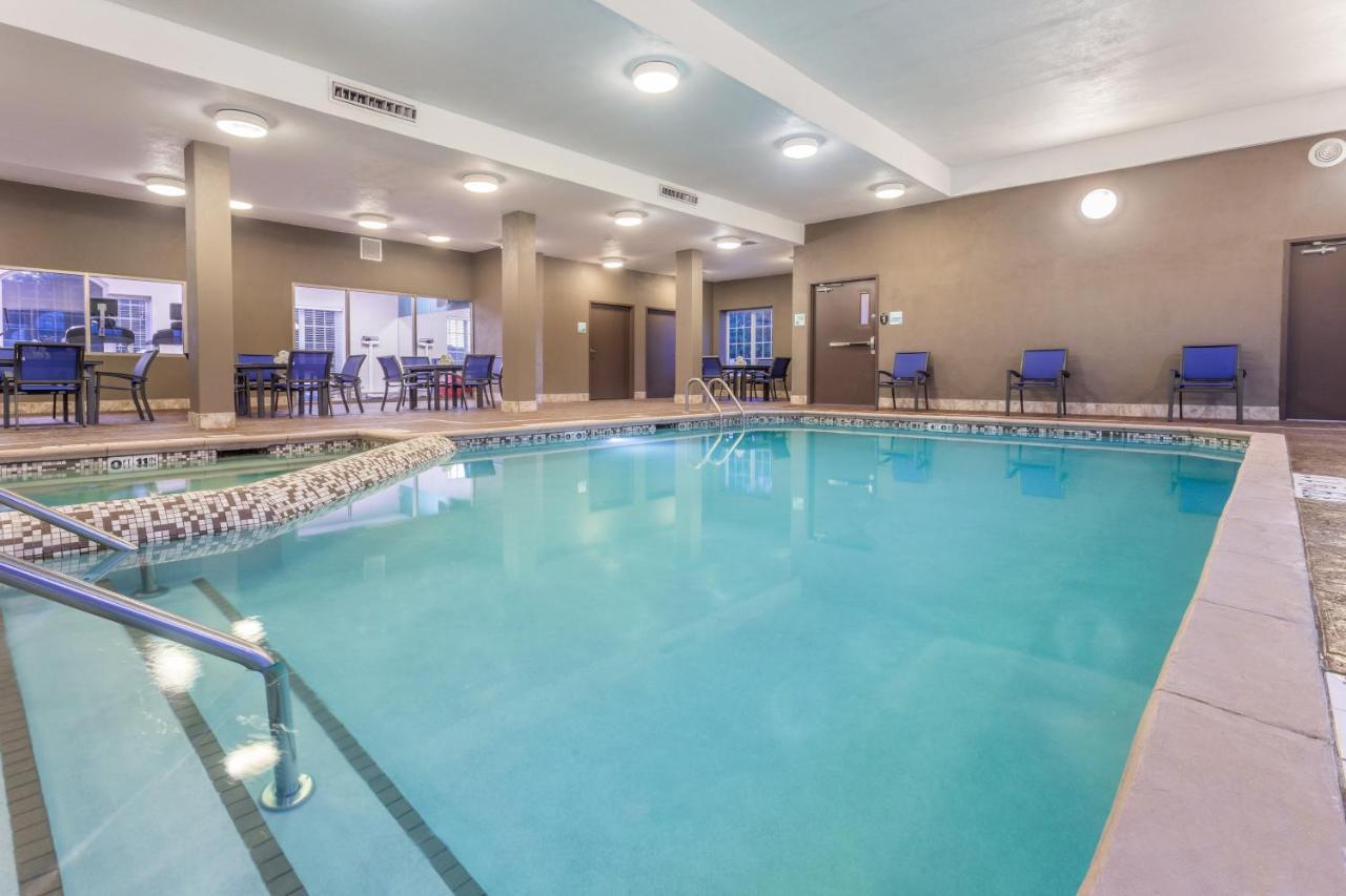 | Holiday Inn Express Hotel & Suites Eau Claire North, an IHG Hotel