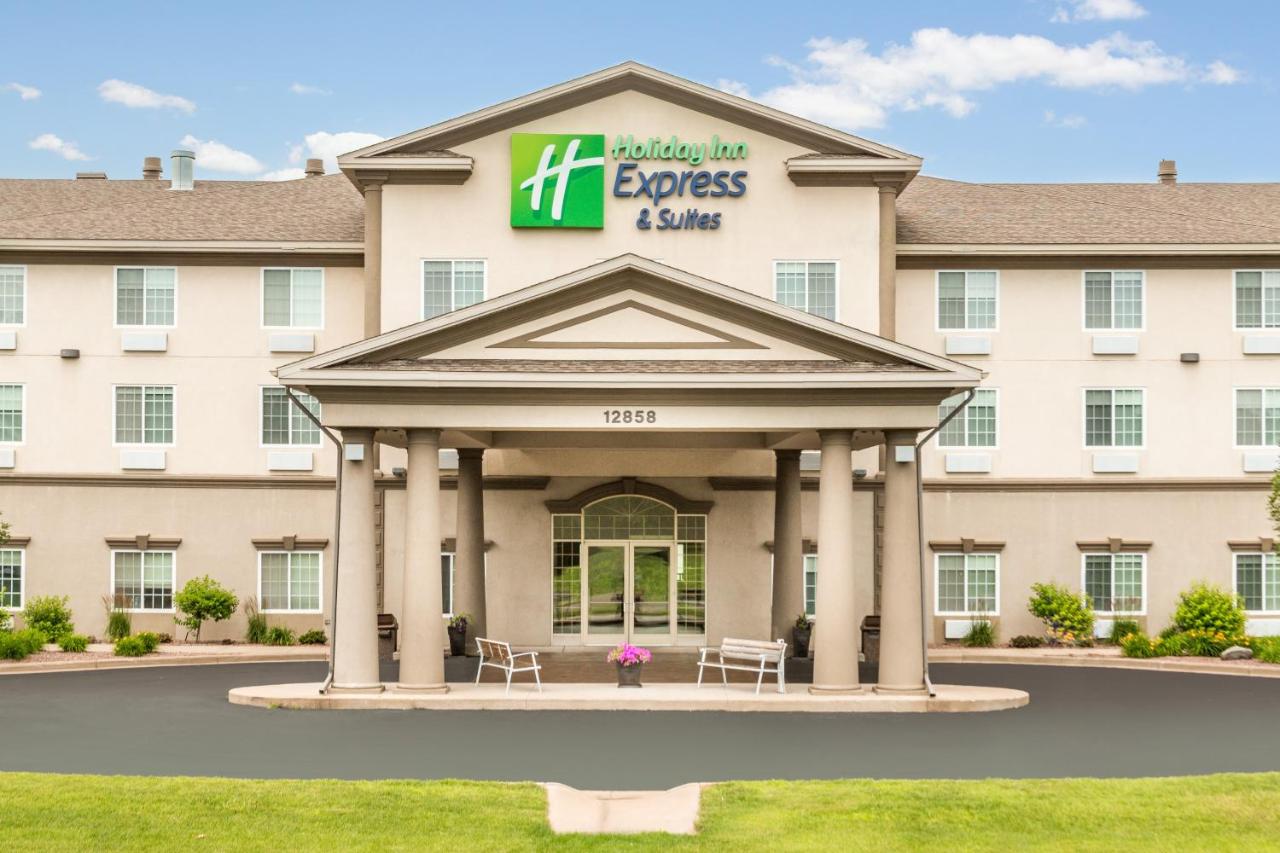 | Holiday Inn Express Hotel & Suites Eau Claire North, an IHG Hotel