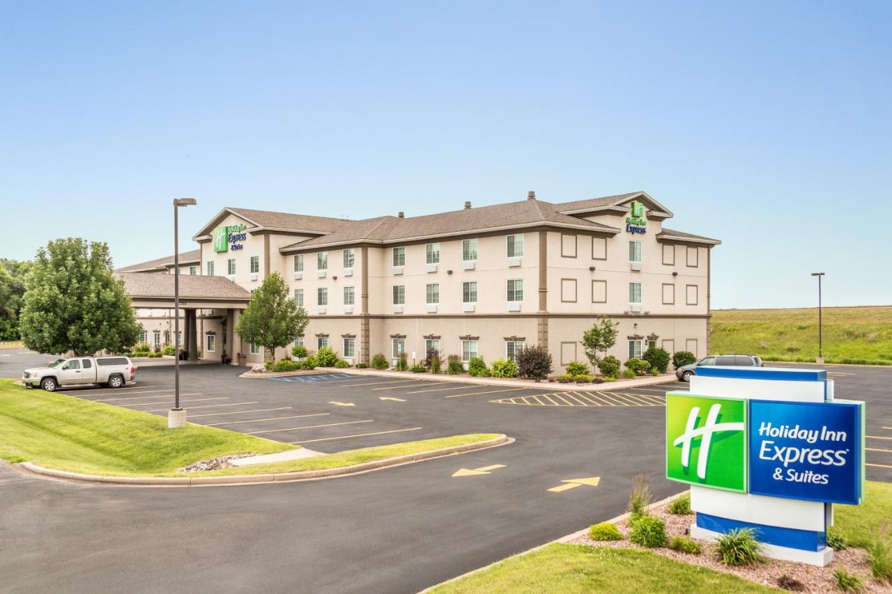 | Holiday Inn Express Hotel & Suites Eau Claire North, an IHG Hotel
