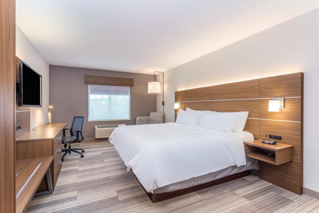 | Holiday Inn Express Hotel & Suites Eau Claire North, an IHG Hotel