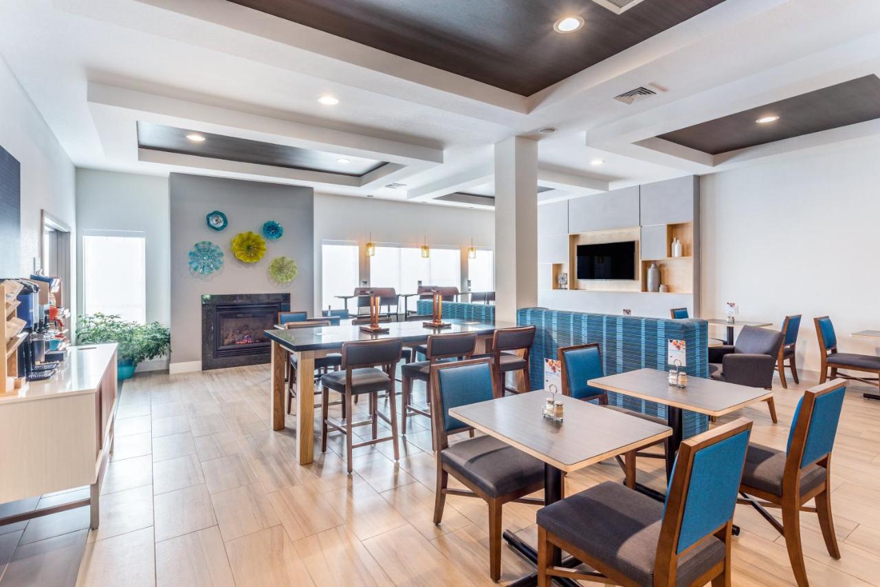 | Holiday Inn Express Hotel & Suites Eau Claire North, an IHG Hotel