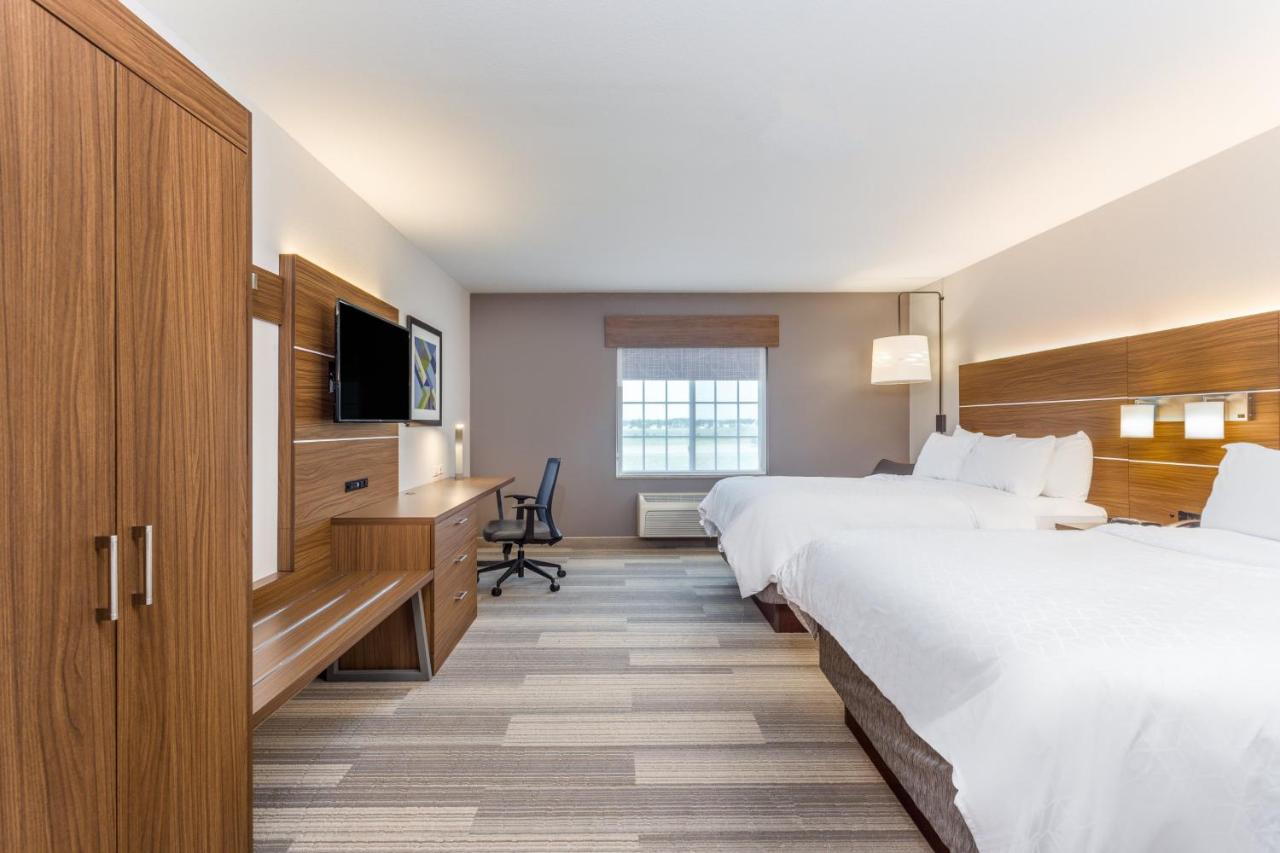  | Holiday Inn Express Hotel & Suites Eau Claire North, an IHG Hotel