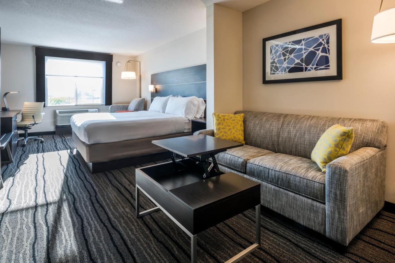 King Room with Sofa Bed at Holiday Inn Express Hotel & Suites Livermore by IHG
