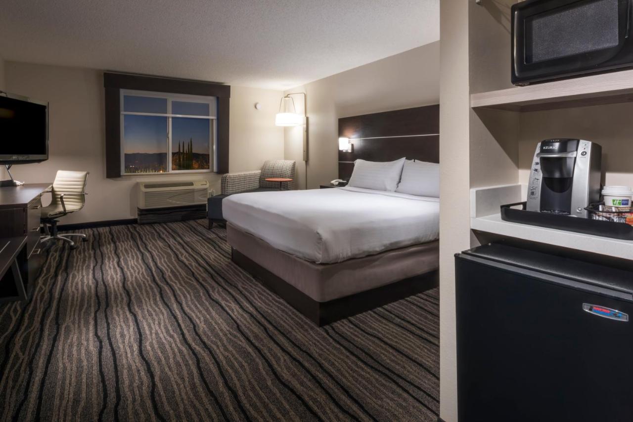King Room - Hearing Accessible - Non-Smoking at Holiday Inn Express Hotel & Suites Livermore by IHG